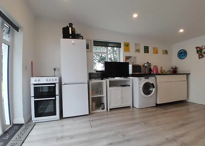 Butterfly Retreat - Private Getaway * Delvin